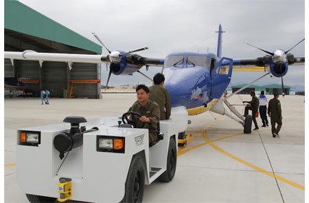 Chiếc Thủy phi cơ DHC-6 hoàn thành chuyến tìm kiếm về lại sân bay Cam Ranh