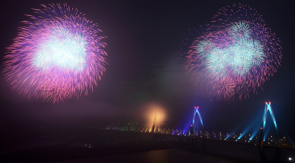 Phao hoa ruc sang thoi khac giao thua hinh anh