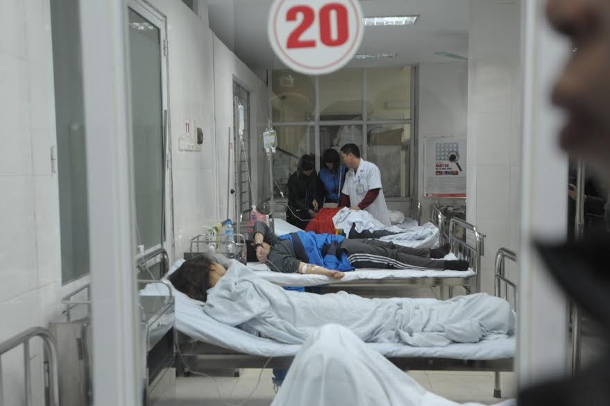 Các bệnh nhân cấp cứu tại bệnh viện 198. Ảnh: Hoàng Anh.