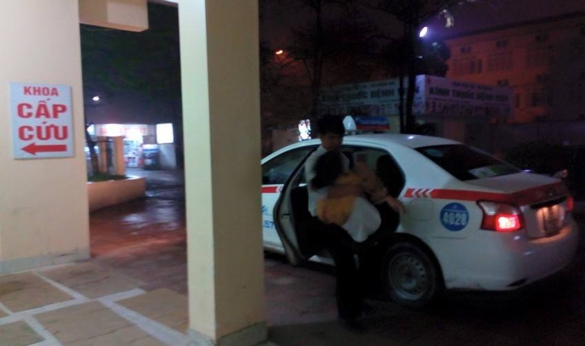 Tài xế taxi cho hay, đã chở khoảng 5 chuyến đưa người đi cấp cứu. Ảnh: Công Khanh.