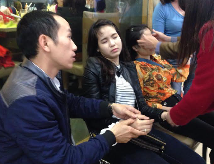 Hang chuc nguoi ngat xiu o sieu thi BigC hinh anh