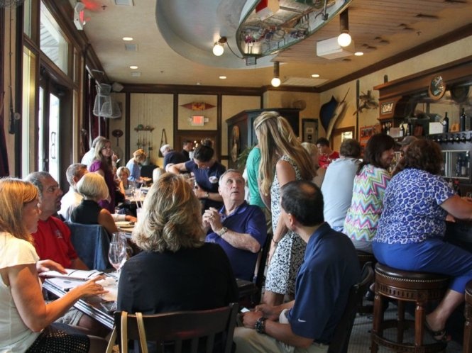 An hau moi duoc 50 vien ngoc trai hinh anh