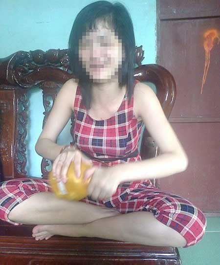 Bi kịch sẽ còn đưa em tới đâu hở Lũng, khi em chỉ là con nhóc giành đồ chơi với đứa cháu? Ảnh: H.THU