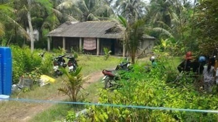 Mot nguoi dan ong nghi mo bung tu tu hinh anh