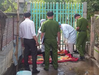 Troi minh vao cong rao tu thieu, de lai thu xin loi me hinh anh