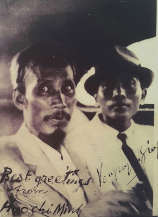 Chủ tịch Hồ Chí Minh và Bộ trưởng Bộ Nội vụ Võ Nguyên Giáp  trên xe ra Lễ đài Độc lập 2-9-1945