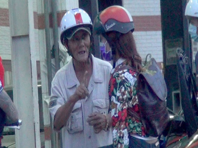 Xin deu o cay xang hinh anh