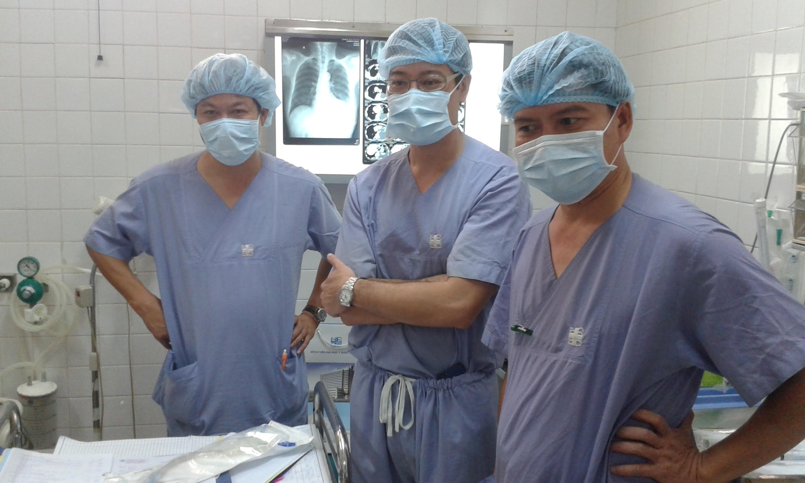 Bác sỹ Tuấn luôn cùng bác sỹ Sinh Nguyễn đại học Harvard chia sẻ kiến thức mới nhất cho đồng nghiệp tại bệnh viện Đaij học Y dược T.P Hồ Chí Minh