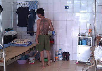 Noi benh nhan troi bac si de tron hinh anh