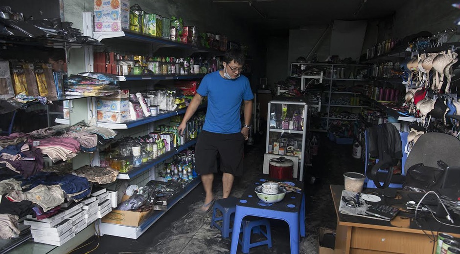 Nha cua phu day muoi khoi sau vu chay 300 xe may hinh anh