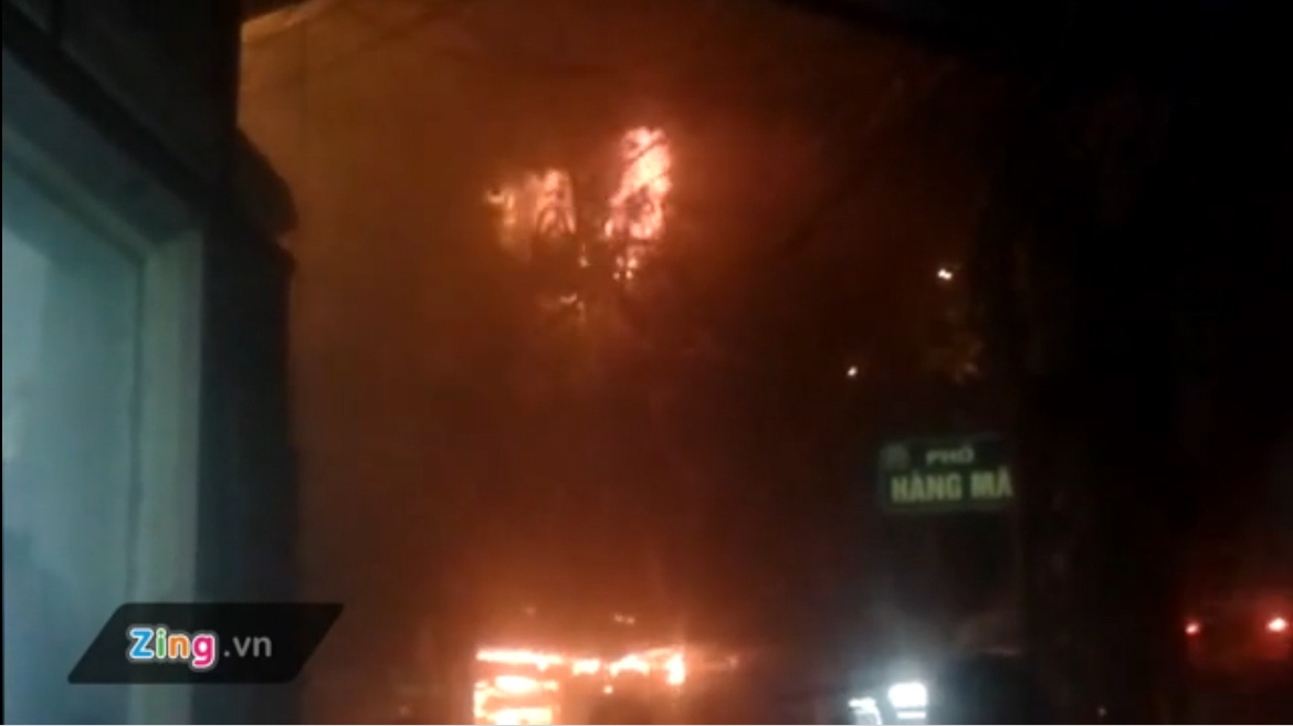 Chay nha 5 tang giua pho co hinh anh