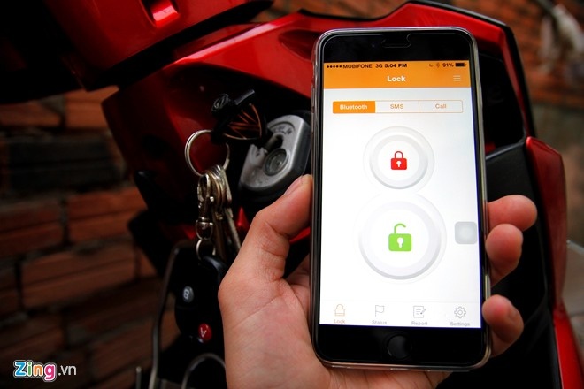 Be khoa xe SH trong 3 giay anh 1