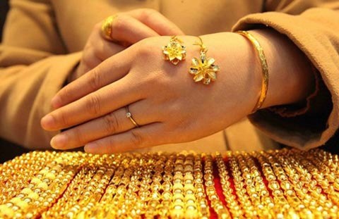 Vang trong nuoc lai dat hon vang the gioi 1 trieu dong/luong hinh anh