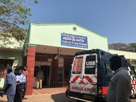 can benh bi an,  thi tran Eluru o An Do,  trieu chung co giat,  nong dan anh 3