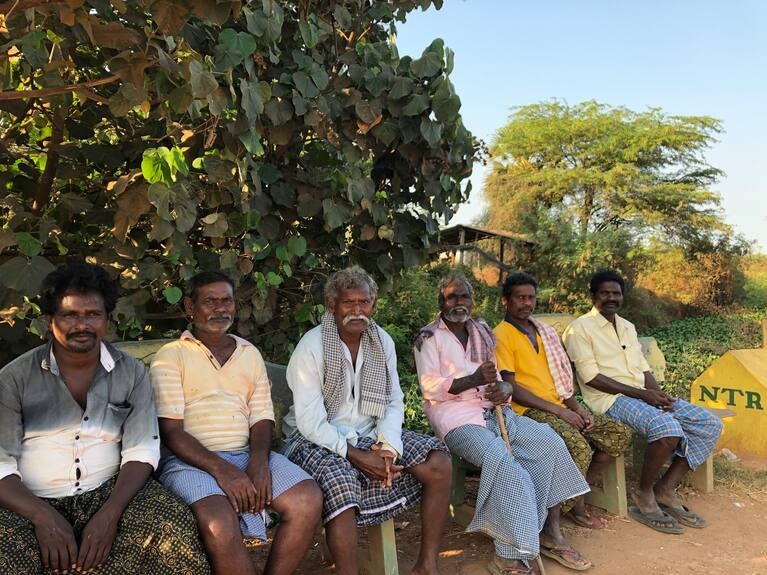 can benh bi an,  thi tran Eluru o An Do,  trieu chung co giat,  nong dan anh 4