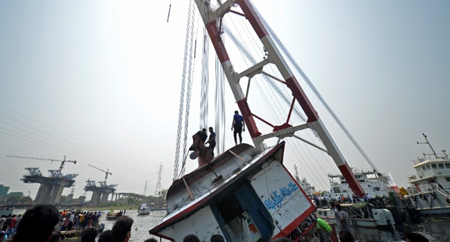 lat pha,  Bangladesh,  26 nguoi thiet mang,  qua tai anh 1