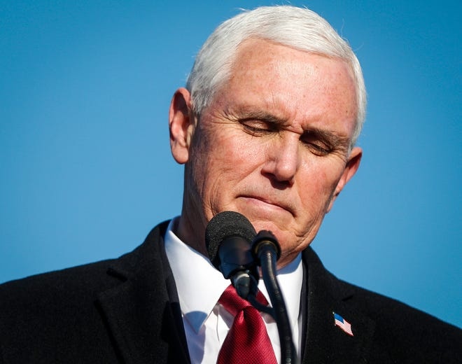 Ong Mike Pence phau thuat tim hinh anh