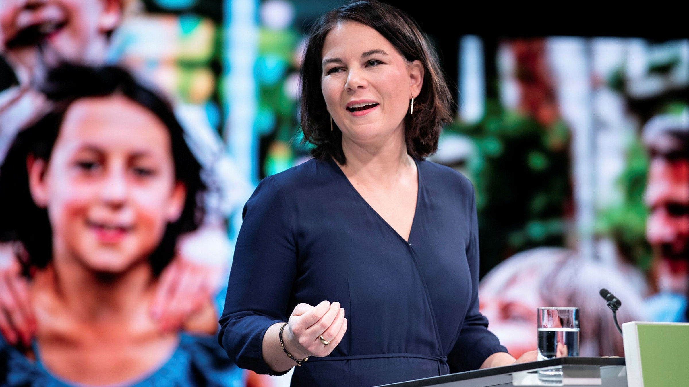 chinh sach cung ran doi voi Nga va Trung Quoc,  ung cu vien thu tuong Duc,  dang Xanh anh 1