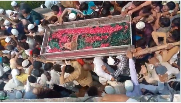 Hang nghin nguoi chen chuc trong dam tang o An Do giua dai dich hinh anh