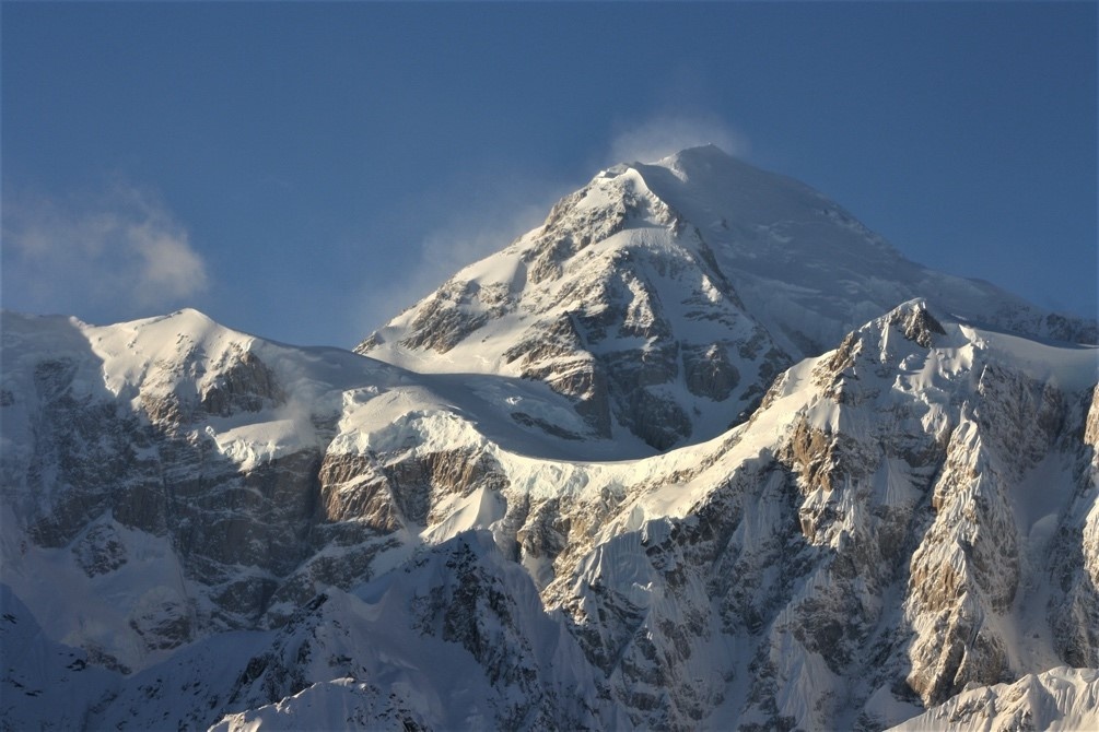 Nha leo nui Canada nguy kich sau khi roi 300 m hinh anh