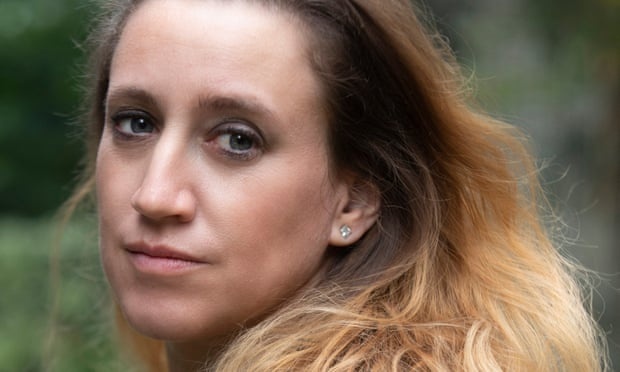 Noi dau cua co gai Phap bi cha duong hiep dam va ham hai suot 24 nam hinh anh