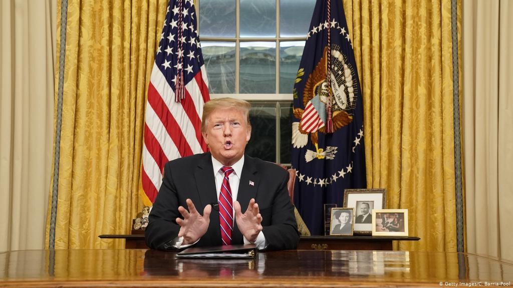 Trump chuyen nguoi nhiem Covid den vinh Guantanamo,  cuon sach moi cua phong vien Washington Post,  chinh sach cua Trump doi voi dich benh anh 1