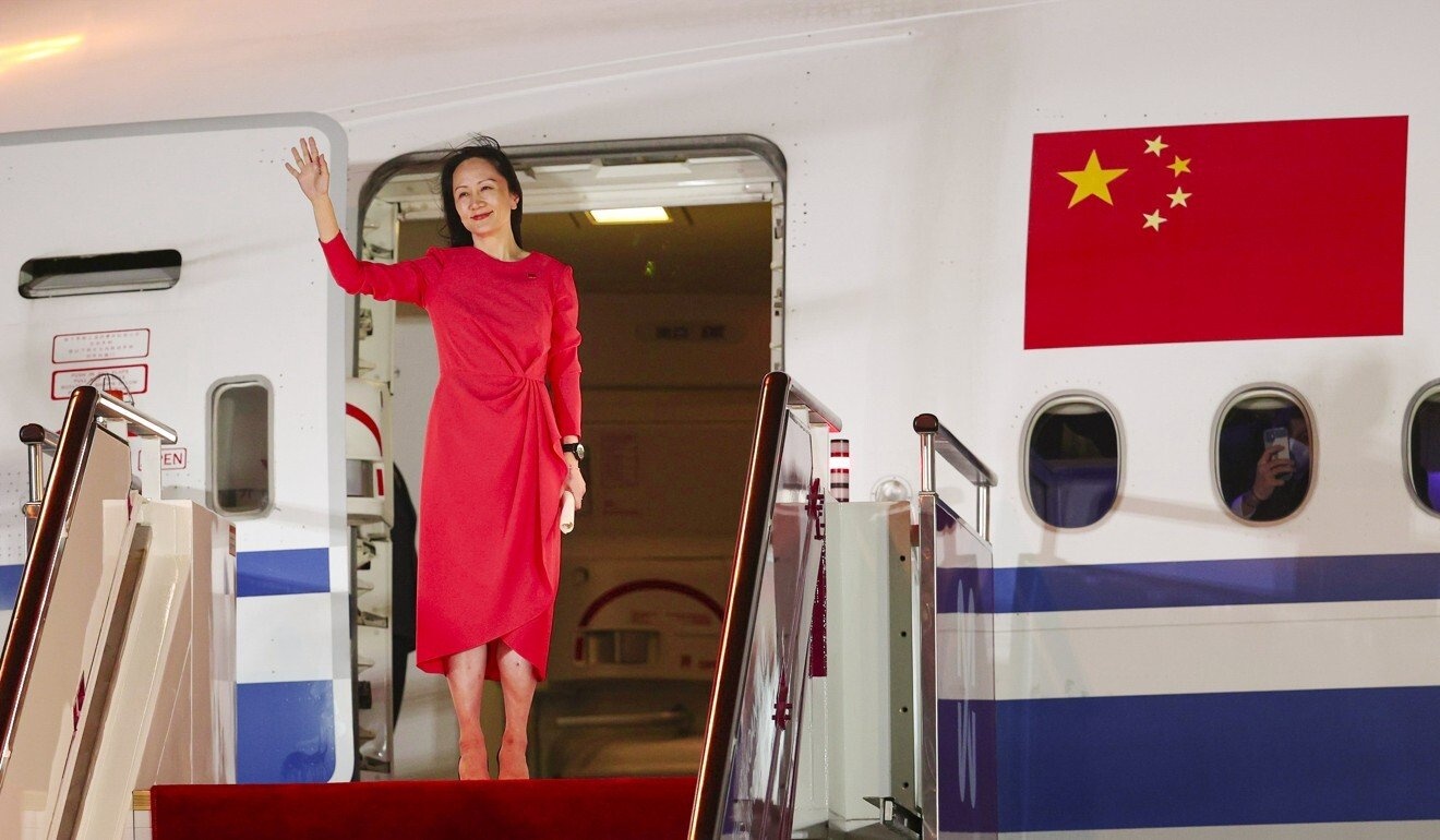 Hang nghin nguoi theo doi chuyen bay cho ba Manh Van Chau hinh anh