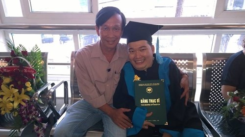 Thay giao khuyet tat so huu hai bang thac si hinh anh