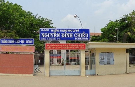 Tam su roi nuoc mat cua me nu sinh bi trum dau danh hoi dong hinh anh