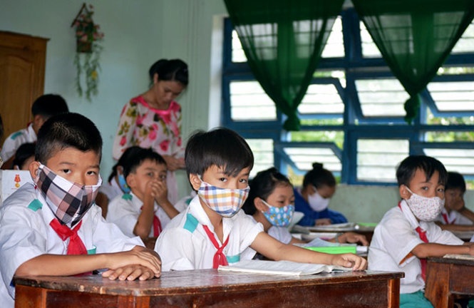 Gan noi lam bot liem tu thi, bit khau trang ngoi hoc hinh anh