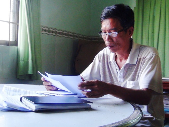 Hieu truong bi ky luat oan lai tiep tuc bi 'hanh' hinh anh