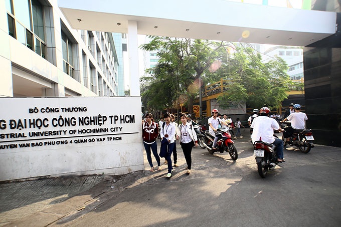 Nam 2016: Dung tuyen sinh trung cap trong truong dai hoc hinh anh