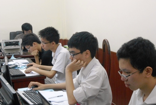 3 hoc sinh dat diem tuyet doi Olympic Tin hoc chau A hinh anh