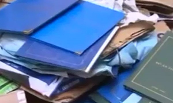 Lao cong ban khoa luan cho dong nat, nha truong noi gi? hinh anh