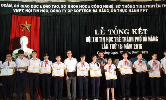 Mot giay khen dong... 8 con dau hinh anh