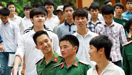 Thi sinh tu do thi cong an, quan doi nop ho so den 24/6 hinh anh