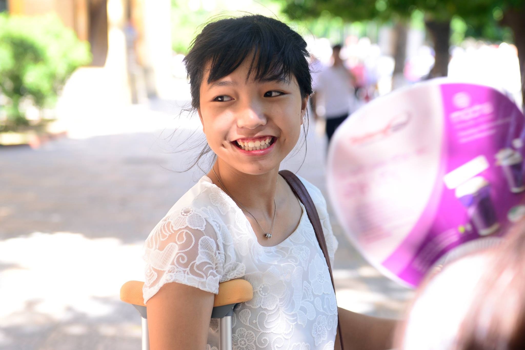 Nhung thi sinh dac biet lam thu tuc du thi hinh anh