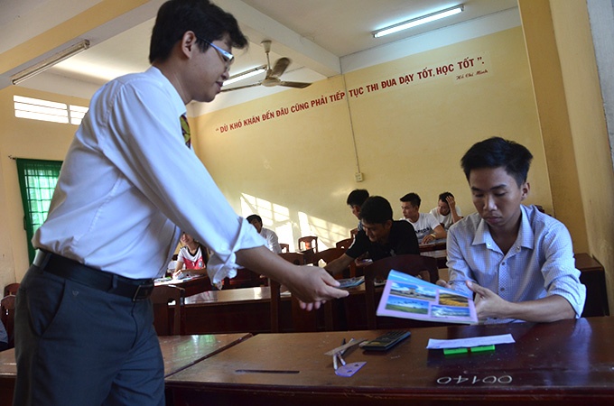 Cham diem tung mon trong bai thi to hop the nao? hinh anh