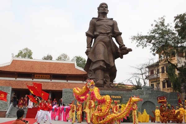 Hay bat dau tu 'Quang Trung - Nguyen Hue la anh em' hinh anh