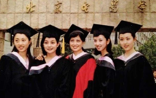 Chuyen hoc van cua sao Hoa ngu danh tieng hinh anh