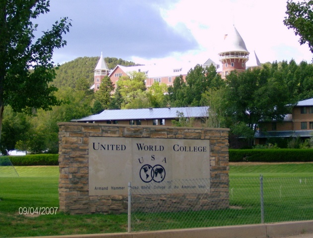 Cach viet bai luan gioi thieu ban than thuyet phuc truong My hinh anh