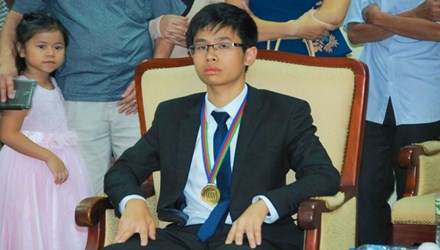 Huy chuong Vang Olympic Hoa hoc va uoc mo thanh bac si hinh anh