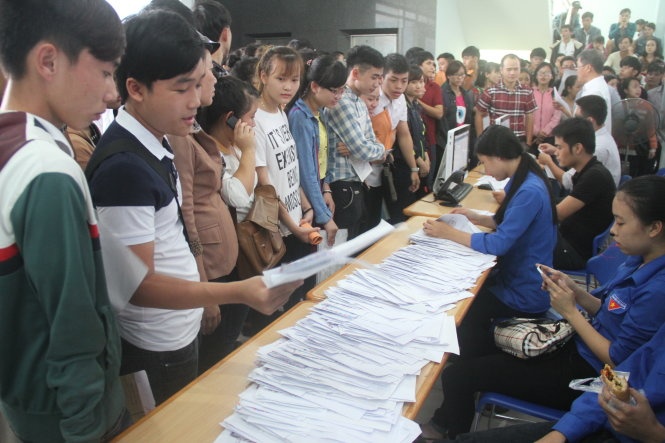 Nhieu thi sinh chua nhan duoc phieu bao diem hinh anh