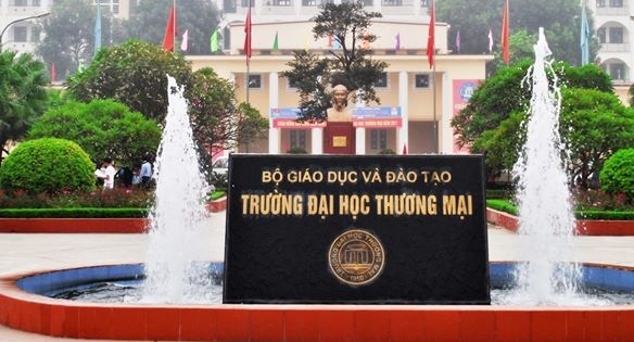 Dai hoc Thuong mai cong bo diem trung tuyen nguyen vong 1 hinh anh