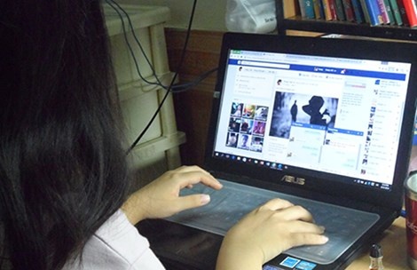 Khong the cam hoc sinh dung Facebook hinh anh