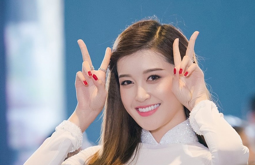 A hau Huyen My thich khai giang de bieu dien van nghe hinh anh