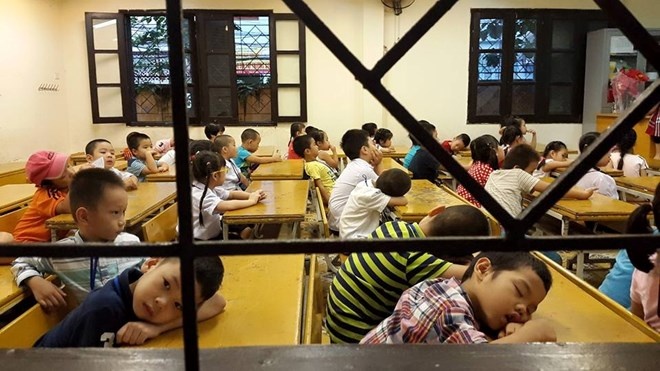 Tre ngu gat vi phai tap khai giang tu sang som hinh anh