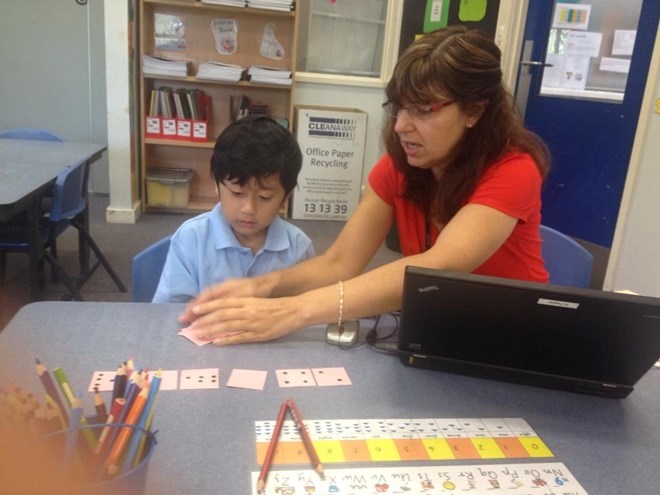 Ngay dau tien tai truong tieu hoc o Uc hinh anh