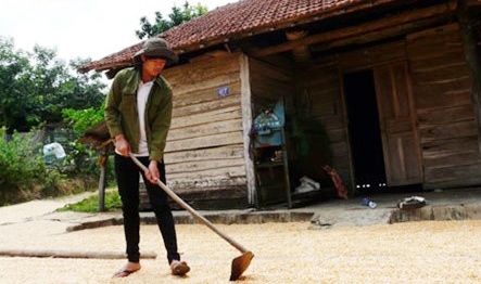 Chang trai dan toc chan bo tro thanh sinh vien canh sat hinh anh
