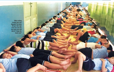 TP HCM: Hoc sinh khong con ngu la liet giua hanh lang hinh anh